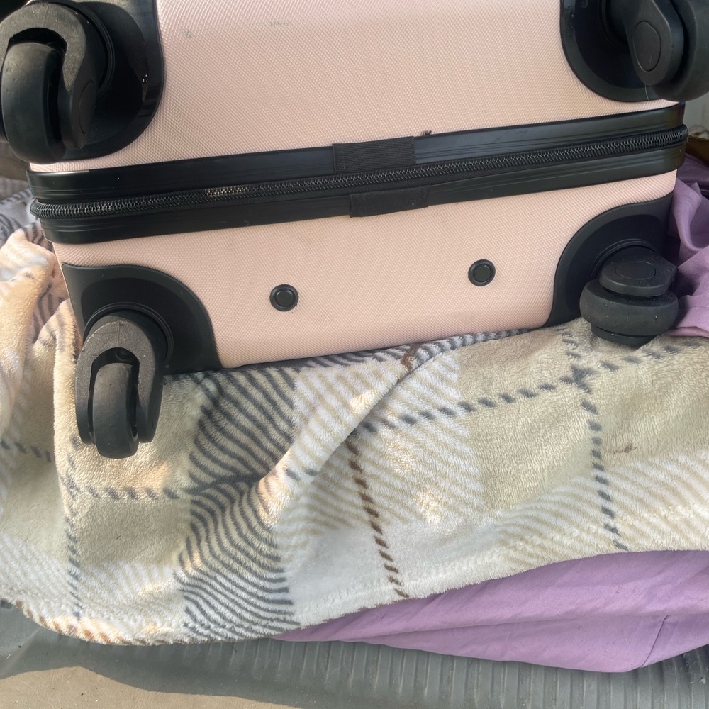 Pink Hardshell Suitcase - Picture 9 of 9